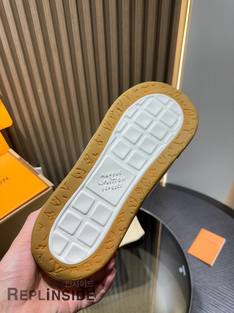 레플리카 명품 [LOUIS VUITTON] 루이비통 틸티드 스니커즈 남성용 - 박스 실사