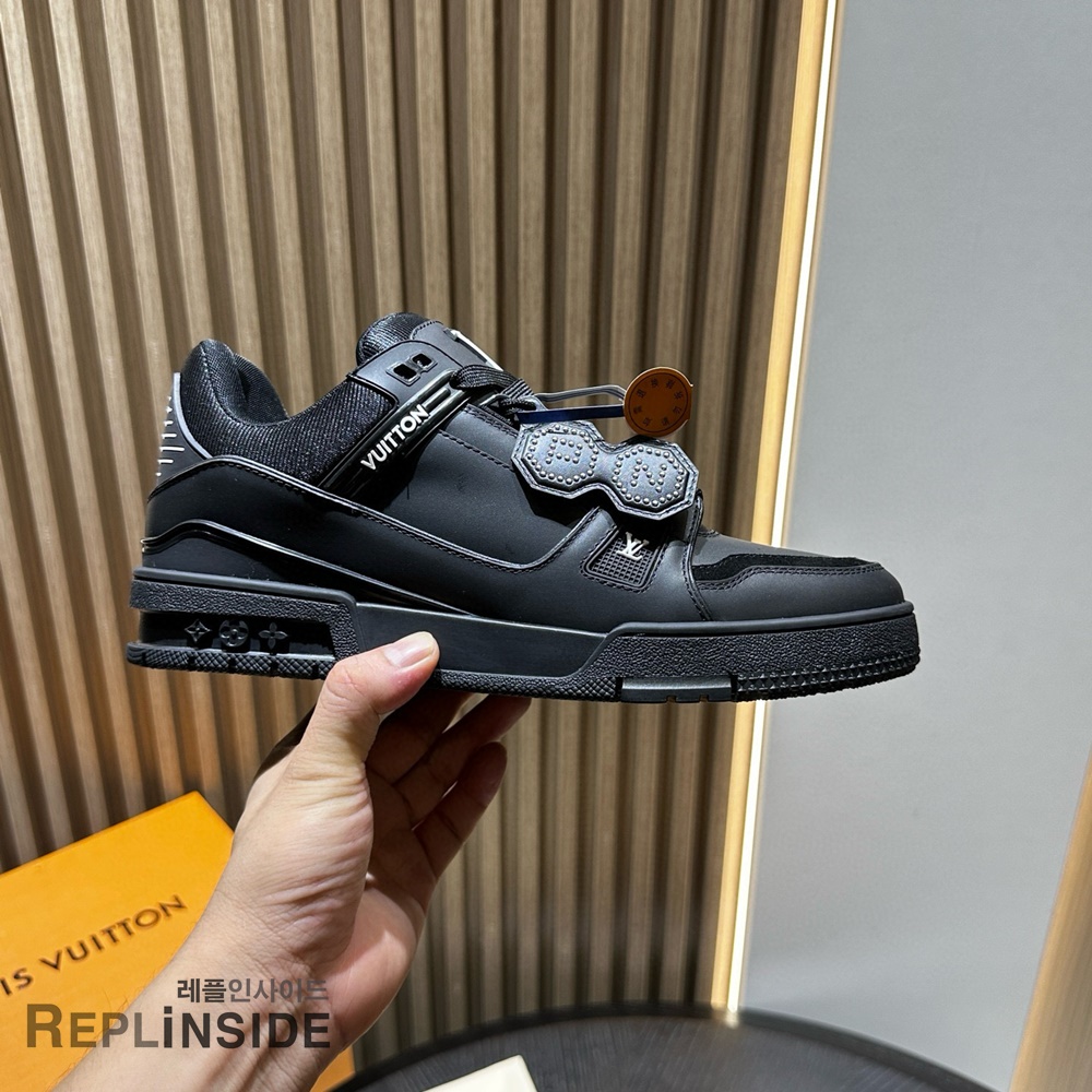 레플리카 명품 [LOUIS VUITTON] 루이비통 LV 트레이너 스니커즈 남성용 - 로고 실사
