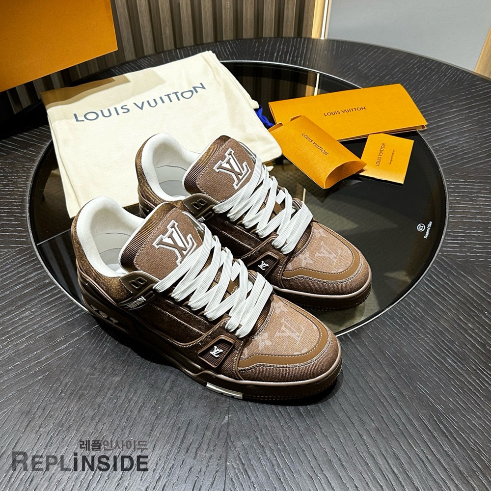 레플리카 명품 [LOUIS VUITTON] 루이비통 LV 트레이너 스니커즈 남성용 - 뒷면 실사
