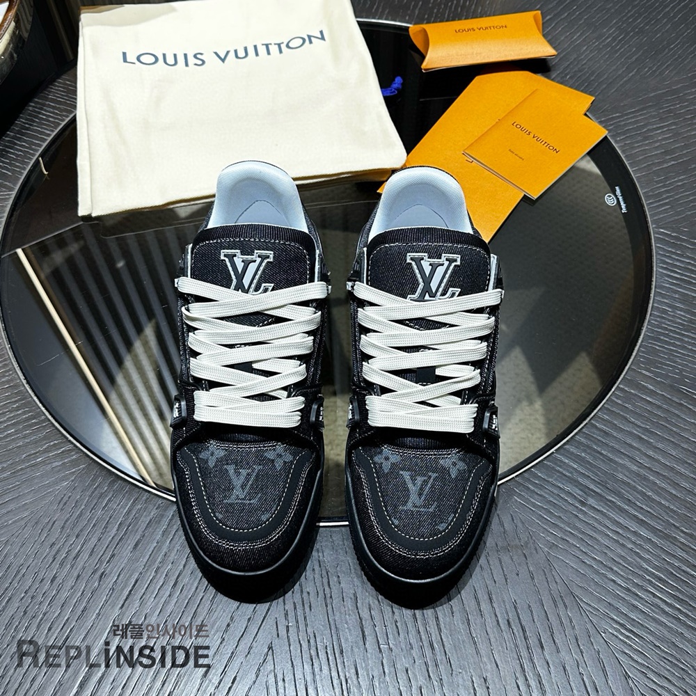 레플리카 명품 [LOUIS VUITTON] 루이비통 LV 트레이너 스니커즈 남성용 - 앞면 실사