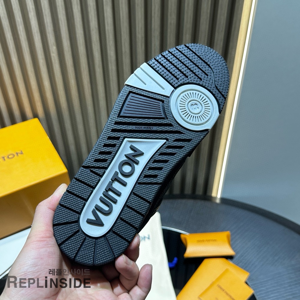 레플리카 명품 [LOUIS VUITTON] 루이비통 LV 트레이너 스니커즈 남성용 - 박스 실사