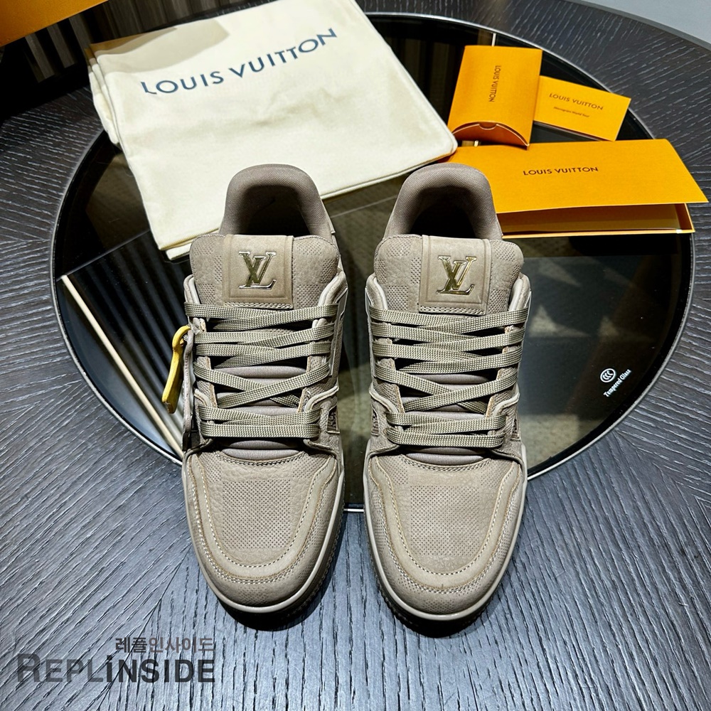 레플리카 명품 [LOUIS VUITTON] 루이비통 LV 트레이너 스니커즈 남성용 - 앞면 실사