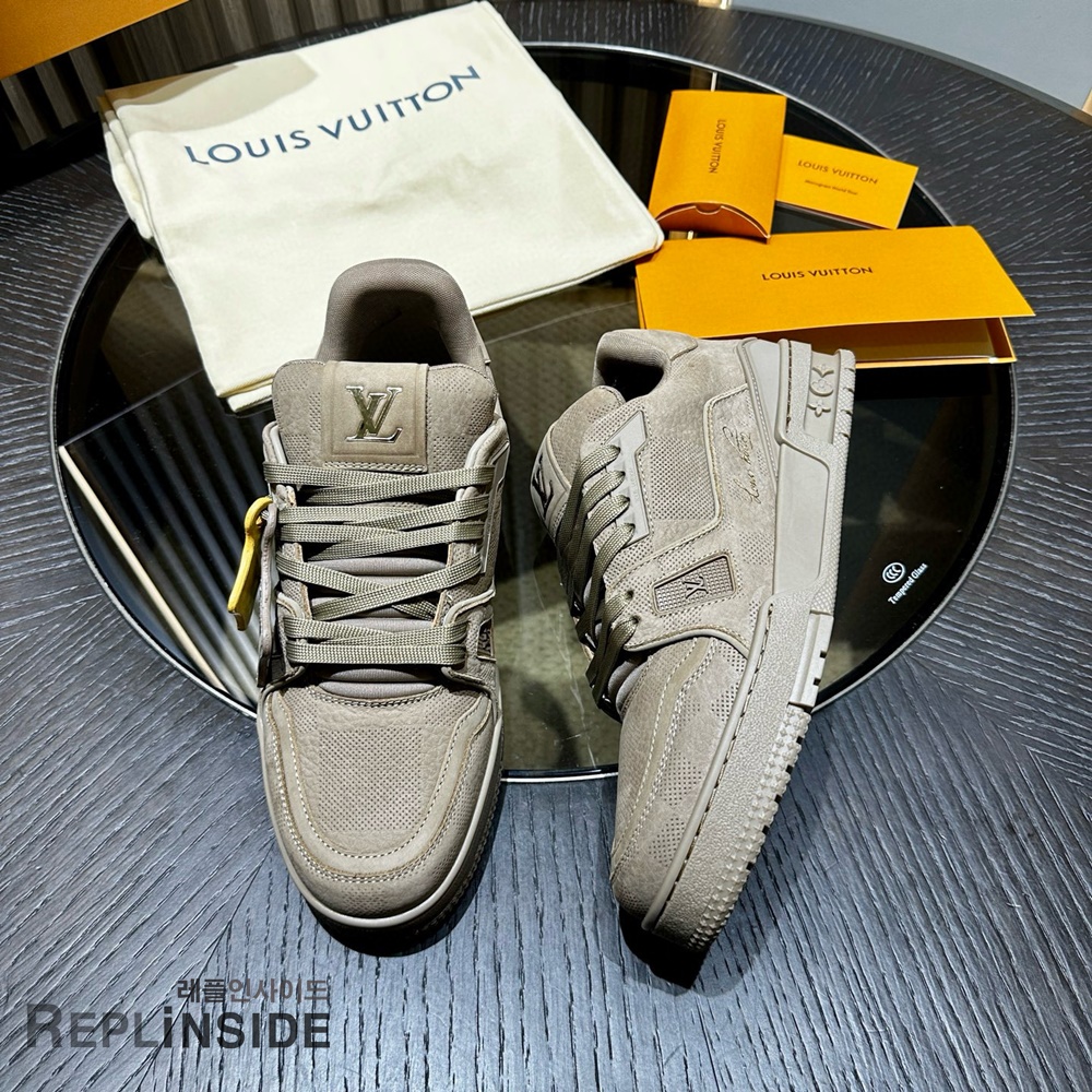 레플리카 명품 [LOUIS VUITTON] 루이비통 LV 트레이너 스니커즈 남성용 - 옆면 실사