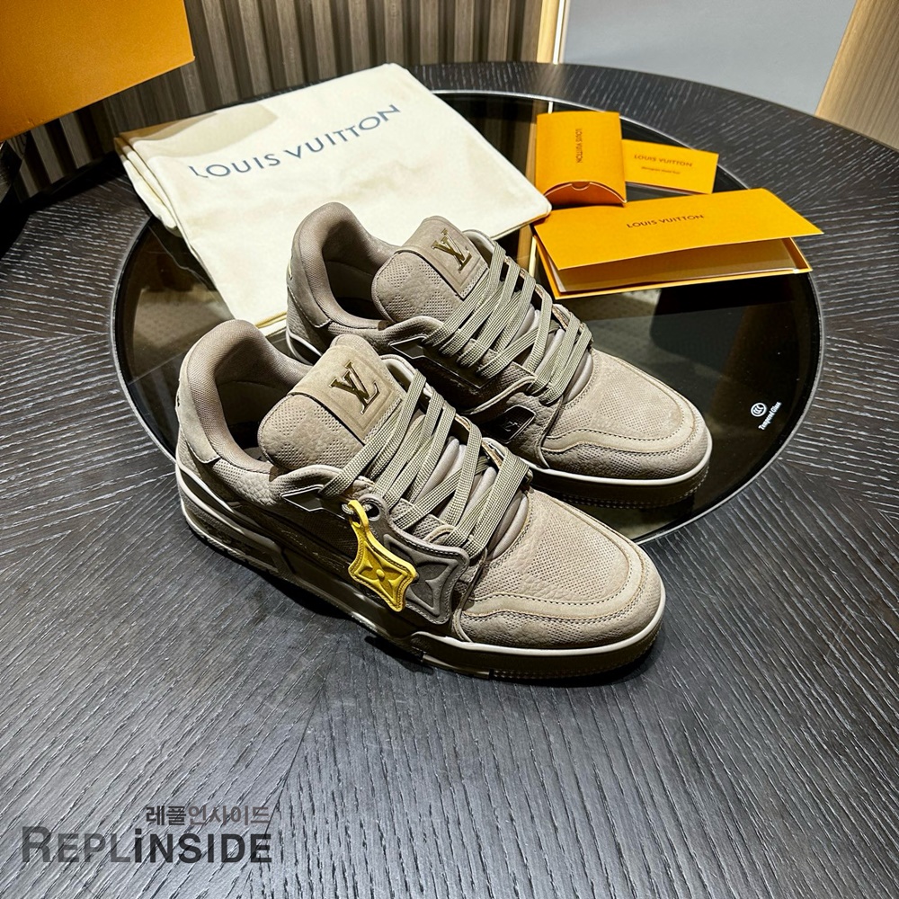 레플리카 명품 [LOUIS VUITTON] 루이비통 LV 트레이너 스니커즈 남성용 - 뒷면 실사