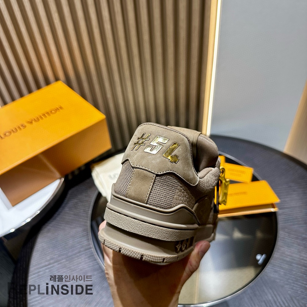 레플리카 명품 [LOUIS VUITTON] 루이비통 LV 트레이너 스니커즈 남성용 - 밑창 실사