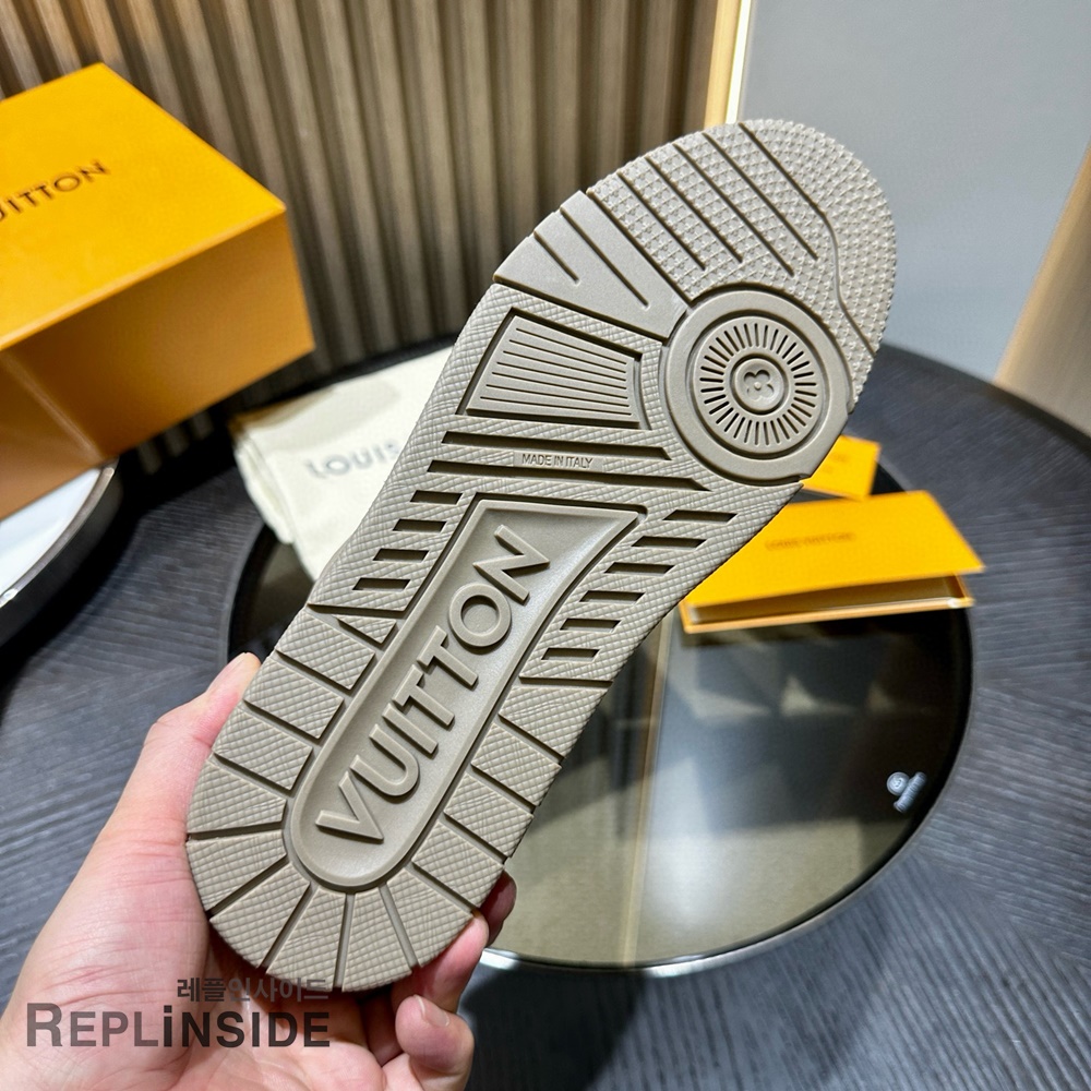 레플리카 명품 [LOUIS VUITTON] 루이비통 LV 트레이너 스니커즈 남성용 - 박스 실사