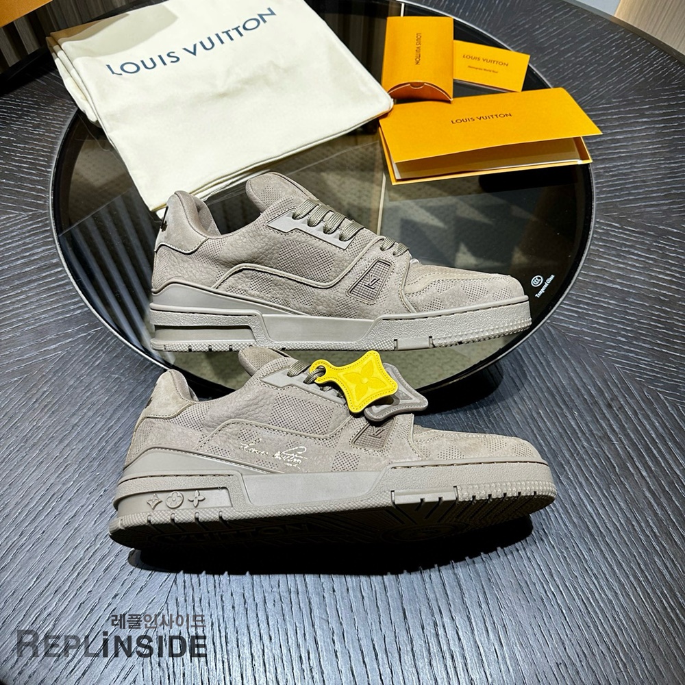 레플리카 명품 [LOUIS VUITTON] 루이비통 LV 트레이너 스니커즈 남성용 - 택 실사
