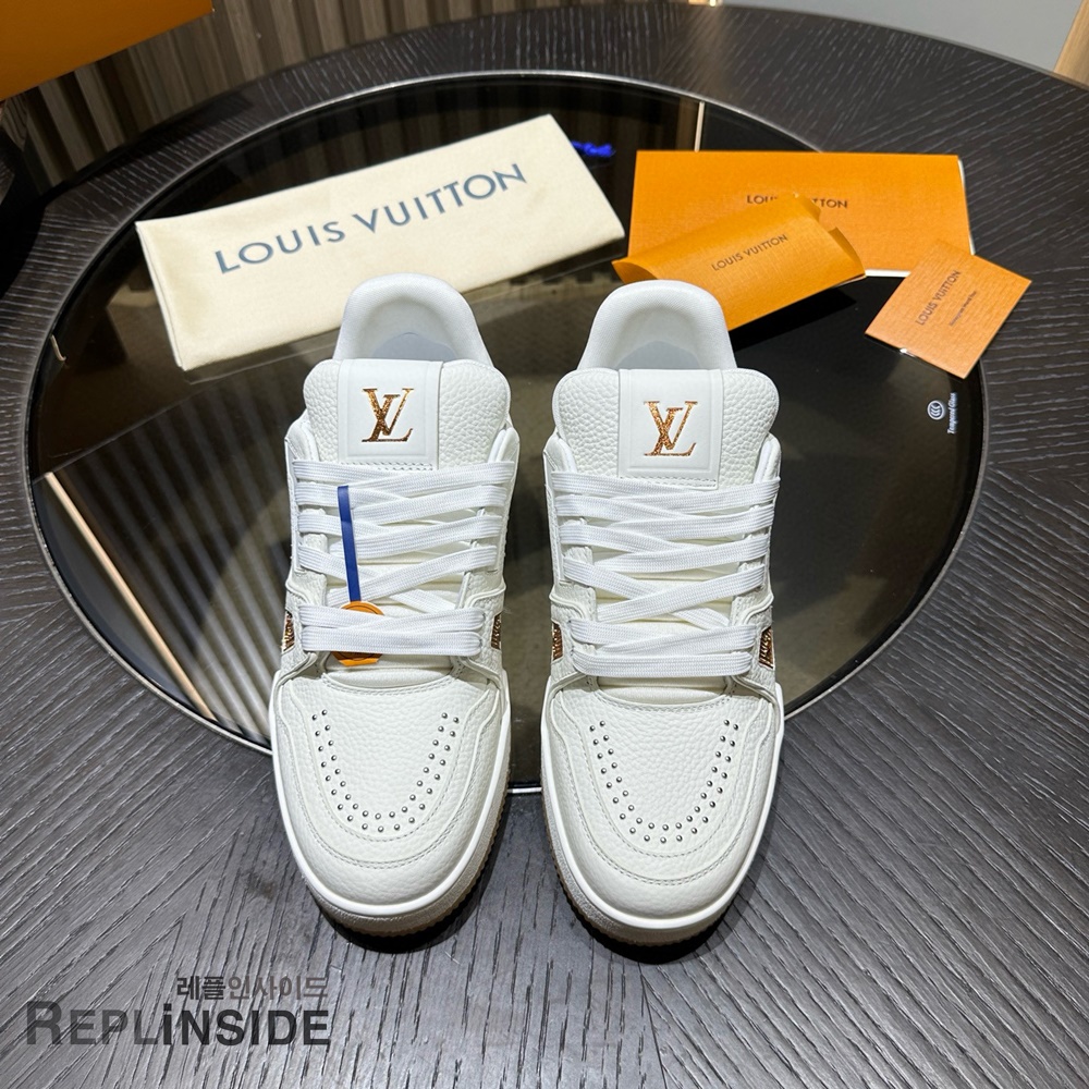 레플리카 명품 [LOUIS VUITTON] 루이비통 LV 트레이너 스니커즈 남성용 - 앞면 실사