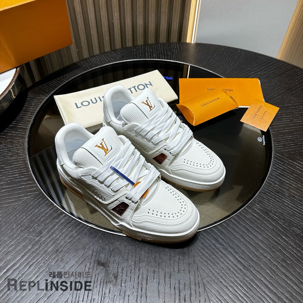 레플리카 명품 [LOUIS VUITTON] 루이비통 LV 트레이너 스니커즈 남성용 - 뒷면 실사