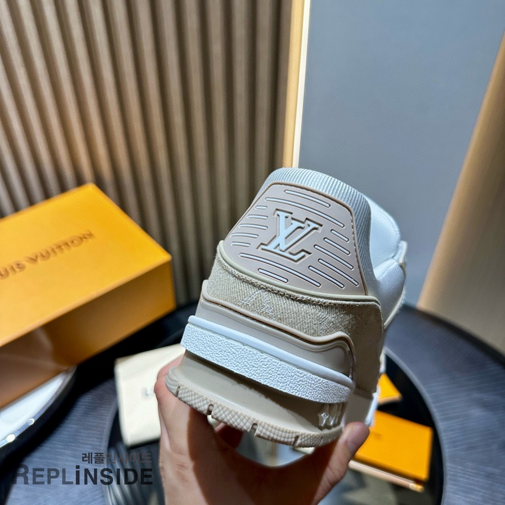 레플리카 명품 [LOUIS VUITTON] 루이비통 LV 트레이너 스니커즈 남성용 - 밑창 실사