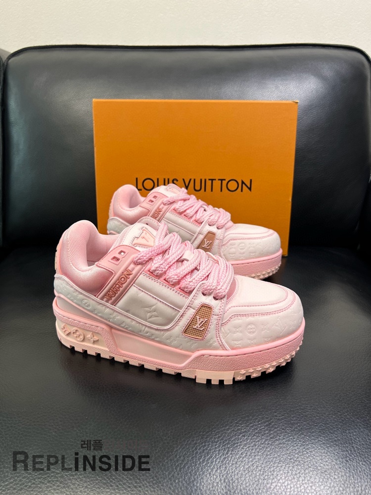 레플리카 명품 [LOUIS VUITTON] 루이비통 LV 트레이너 맥시 스니커즈 남녀공용 - 앞면 실사