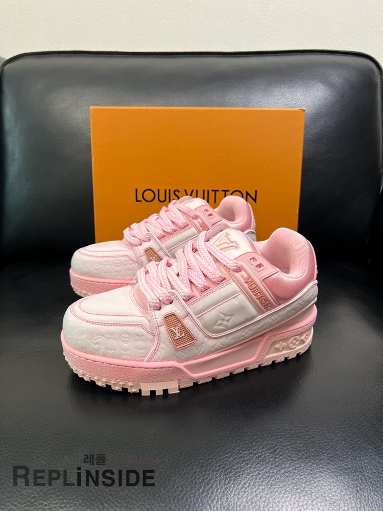 레플리카 명품 [LOUIS VUITTON] 루이비통 LV 트레이너 맥시 스니커즈 남녀공용 - 옆면 실사