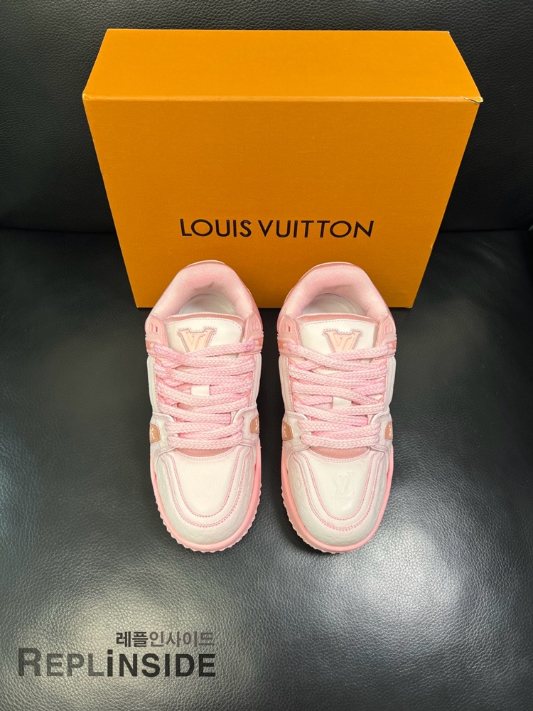 레플리카 명품 [LOUIS VUITTON] 루이비통 LV 트레이너 맥시 스니커즈 남녀공용 - 뒷면 실사