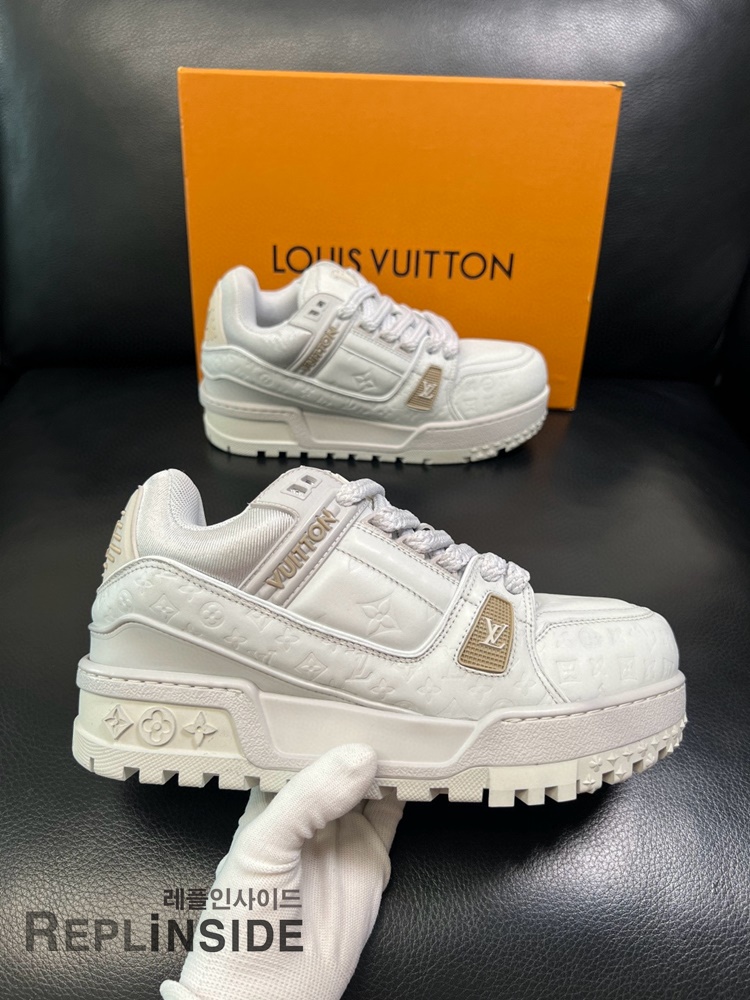 레플리카 명품 [LOUIS VUITTON] 루이비통 LV 트레이너 맥시 스니커즈 남녀공용 - 로고 실사