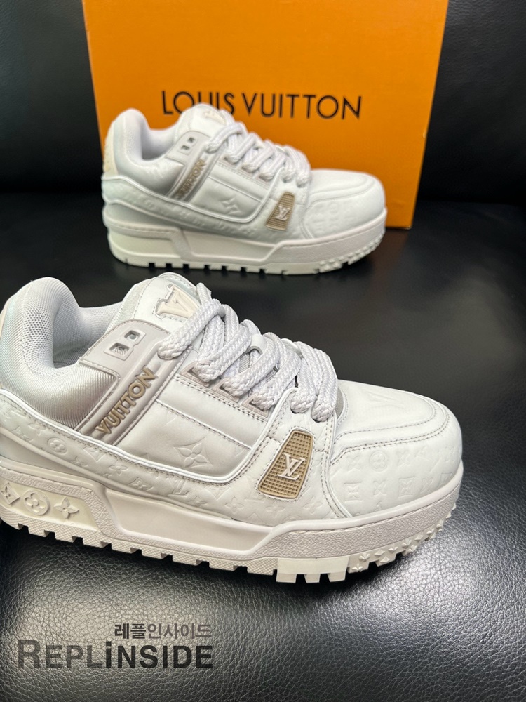 레플리카 명품 [LOUIS VUITTON] 루이비통 LV 트레이너 맥시 스니커즈 남녀공용 - 밑창 실사
