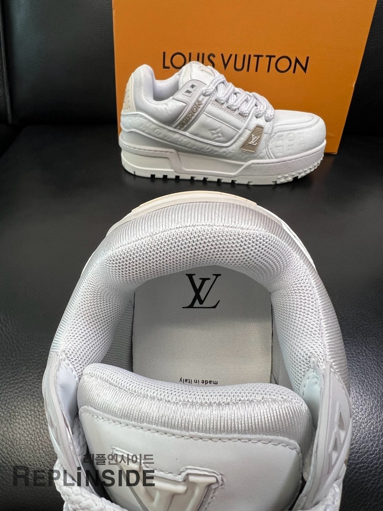 레플리카 명품 [LOUIS VUITTON] 루이비통 LV 트레이너 맥시 스니커즈 남녀공용 - 박스 실사