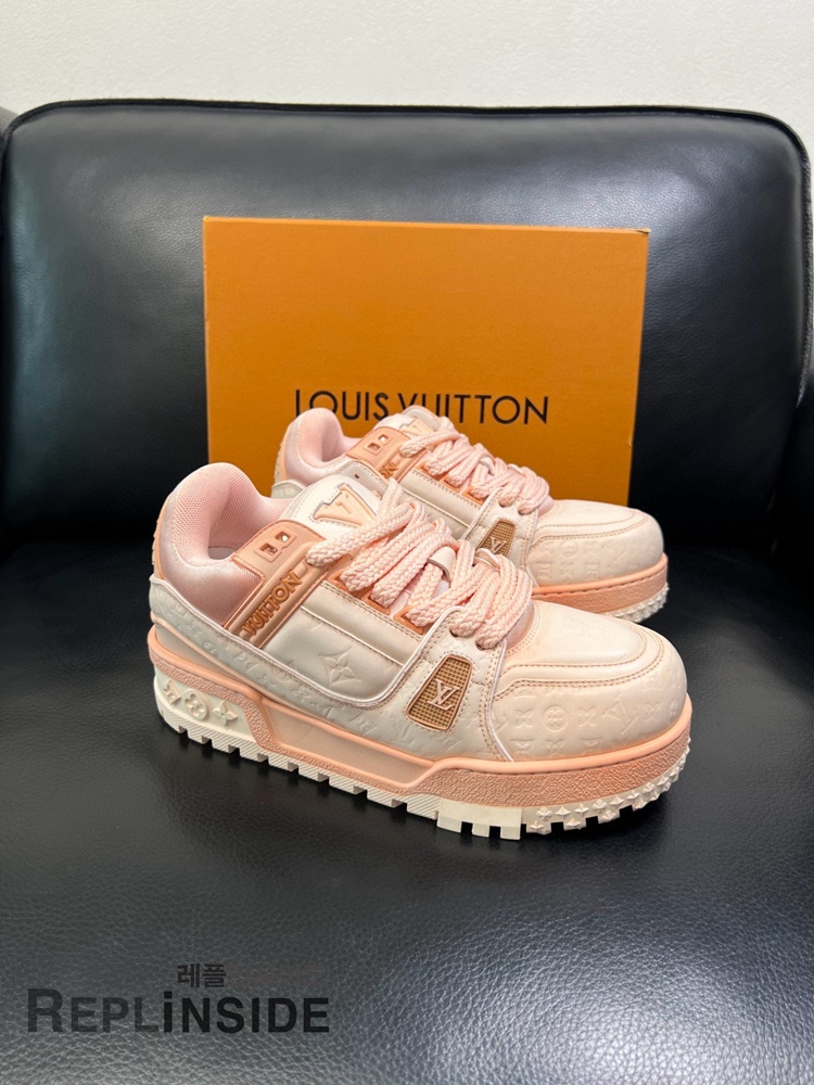 레플리카 명품 [LOUIS VUITTON] 루이비통 LV 트레이너 맥시 스니커즈 남녀공용 - 앞면 실사