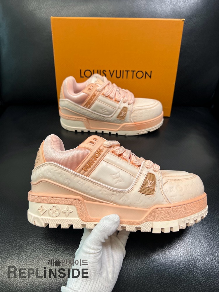 레플리카 명품 [LOUIS VUITTON] 루이비통 LV 트레이너 맥시 스니커즈 남녀공용 - 로고 실사