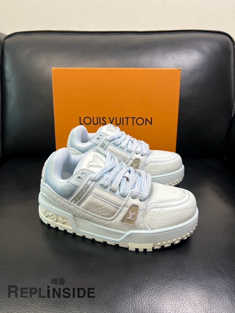 레플리카 명품 [LOUIS VUITTON] 루이비통 LV 트레이너 맥시 스니커즈 남녀공용 - 앞면 실사