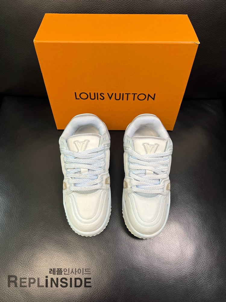 레플리카 명품 [LOUIS VUITTON] 루이비통 LV 트레이너 맥시 스니커즈 남녀공용 - 뒷면 실사