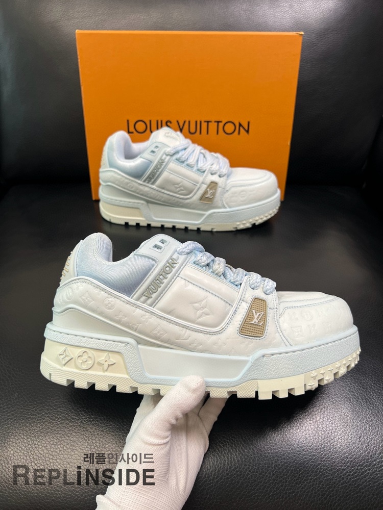 레플리카 명품 [LOUIS VUITTON] 루이비통 LV 트레이너 맥시 스니커즈 남녀공용 - 로고 실사