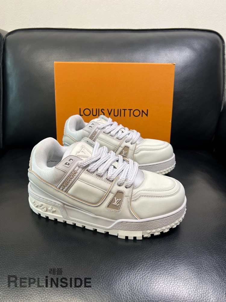 레플리카 명품 [LOUIS VUITTON] 루이비통 LV 트레이너 맥시 스니커즈 남녀공용 - 앞면 실사