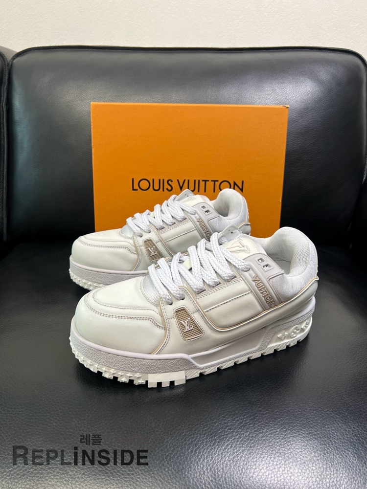 레플리카 명품 [LOUIS VUITTON] 루이비통 LV 트레이너 맥시 스니커즈 남녀공용 - 옆면 실사