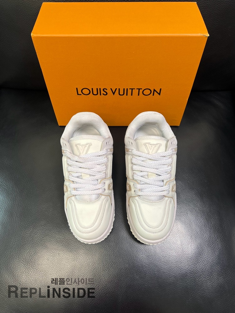 레플리카 명품 [LOUIS VUITTON] 루이비통 LV 트레이너 맥시 스니커즈 남녀공용 - 뒷면 실사