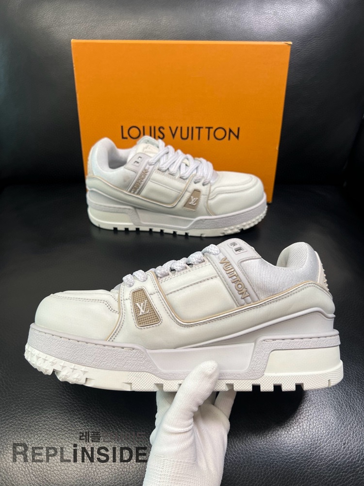 레플리카 명품 [LOUIS VUITTON] 루이비통 LV 트레이너 맥시 스니커즈 남녀공용 - 인솔 실사
