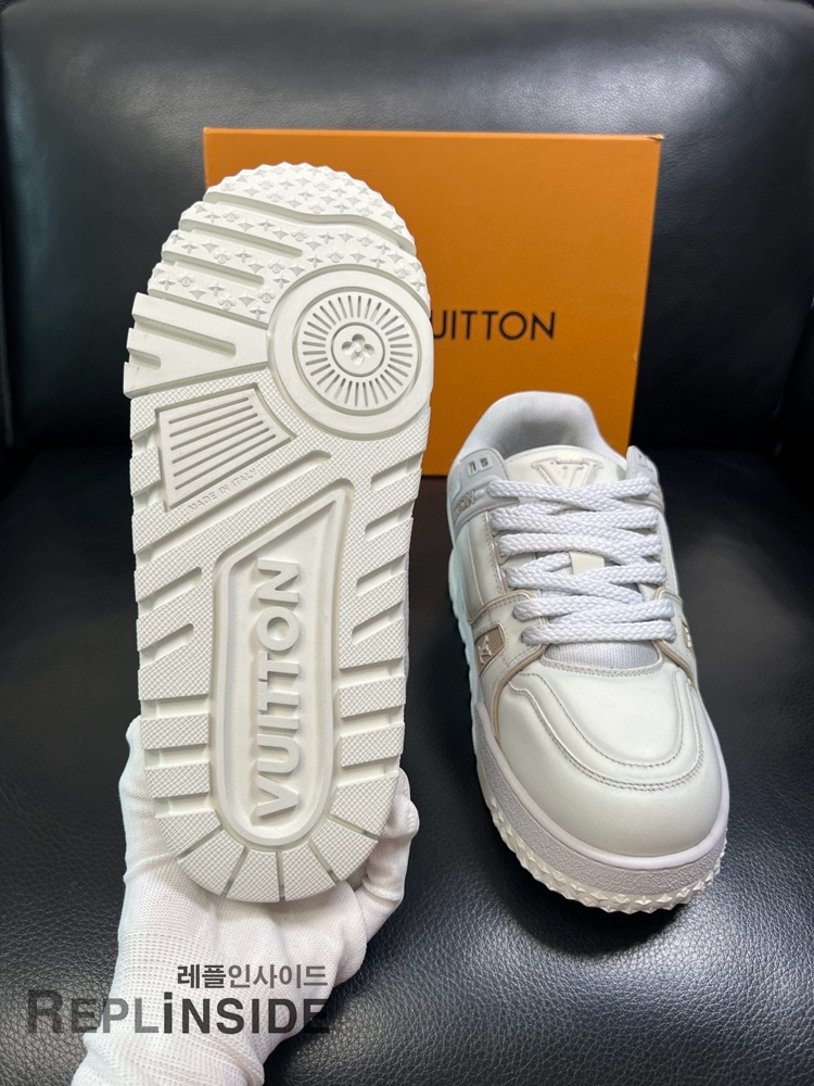 레플리카 명품 [LOUIS VUITTON] 루이비통 LV 트레이너 맥시 스니커즈 남녀공용 - 전체 실사