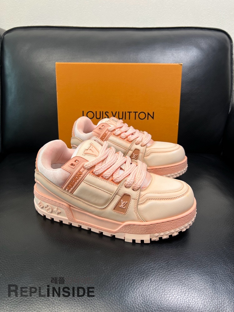 레플리카 명품 [LOUIS VUITTON] 루이비통 LV 트레이너 맥시 스니커즈 남녀공용 - 앞면 실사