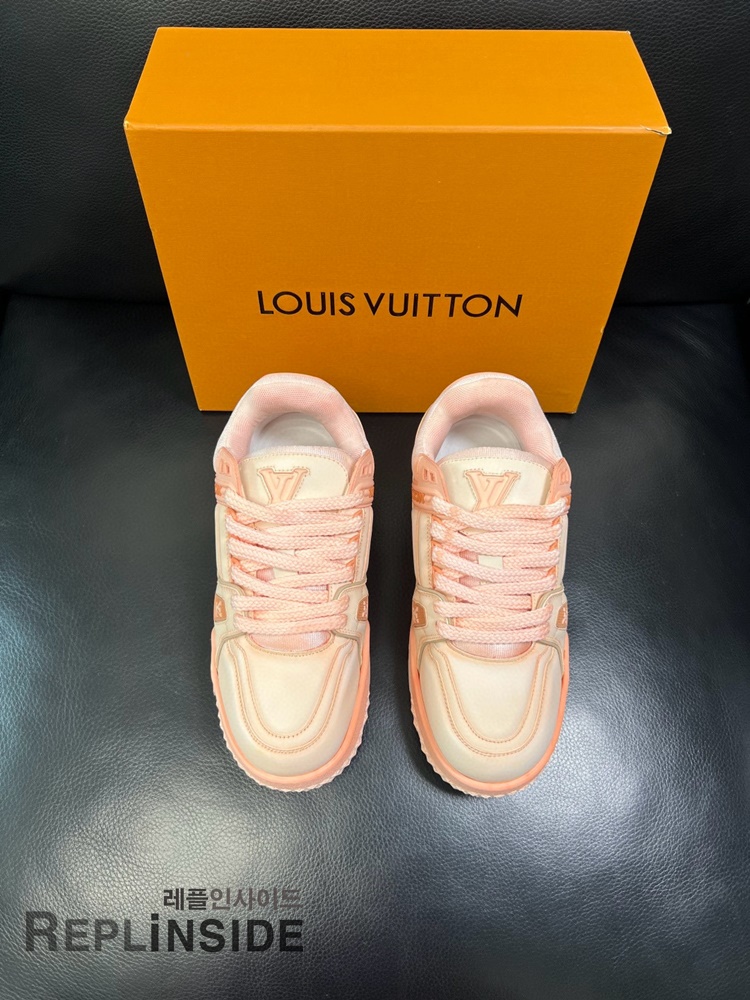 레플리카 명품 [LOUIS VUITTON] 루이비통 LV 트레이너 맥시 스니커즈 남녀공용 - 뒷면 실사