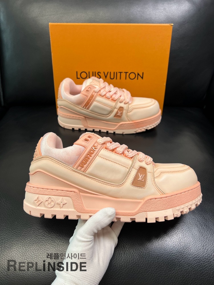 레플리카 명품 [LOUIS VUITTON] 루이비통 LV 트레이너 맥시 스니커즈 남녀공용 - 로고 실사