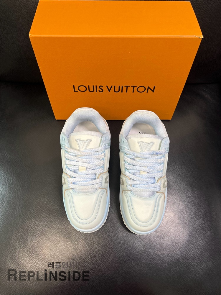 레플리카 명품 [LOUIS VUITTON] 루이비통 LV 트레이너 맥시 스니커즈 남녀공용 - 뒷면 실사