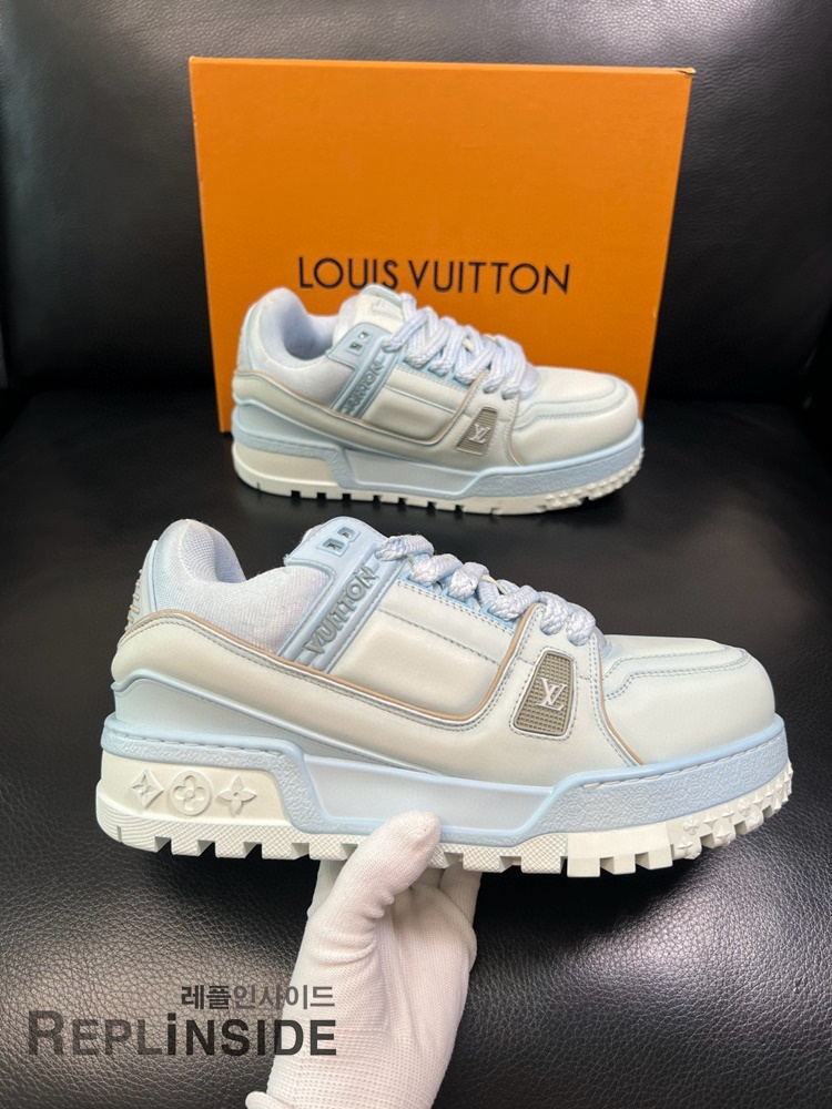 레플리카 명품 [LOUIS VUITTON] 루이비통 LV 트레이너 맥시 스니커즈 남녀공용 - 로고 실사