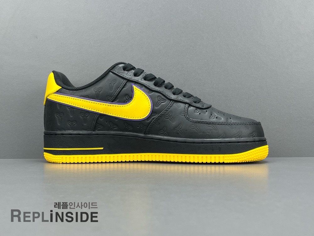 Nike x Kobe Air Force 1 Low QS Black Varsity Maze HV5122-001, 레플리카스니커즈, 레플리카운동화, 레플리카스캇, Air Force 1, 남성스니커즈, 실사, 착샷, 인기, 리셀, 구매, 리뷰