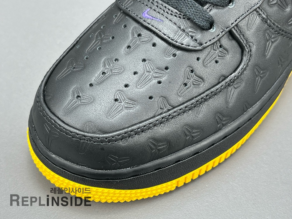 나이키 x 코비 AF1 로우 QS 블랙 바시티 메이즈 HV5122-001, 레플리카스캇, 레플리카스니커즈, 레플리카운동화, 에어포스1, 남성스니커즈, 실사, 착샷, 인기스니커즈, 리셀, 리뷰