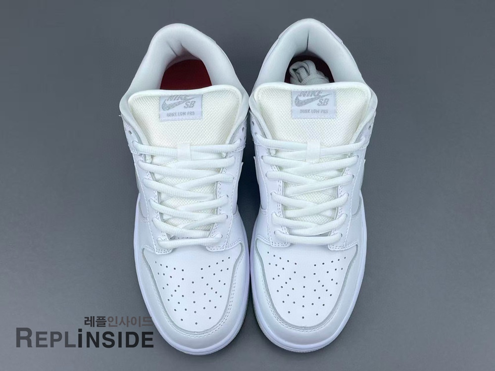 나이키 x 슈프림 SB 덩크 로우 화이트 HQ8487-10 밑창 디테일, 나이키 SB, 슈프림, 덩크로우, 레플리카운동화, 프리미엄 스니커즈