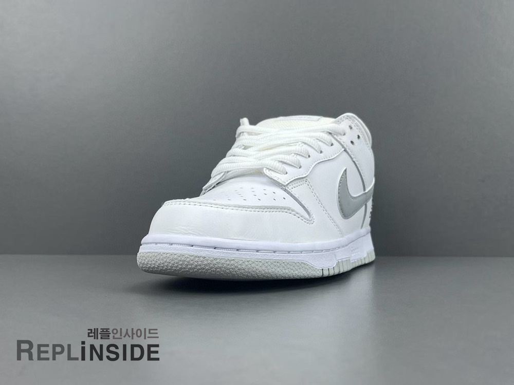 나이키 x 슈프림 SB 덩크 로우 화이트 HQ8487-10 후면, 나이키 SB, 슈프림, 덩크로우, 스니커즈 컬렉션, 스트릿룩
