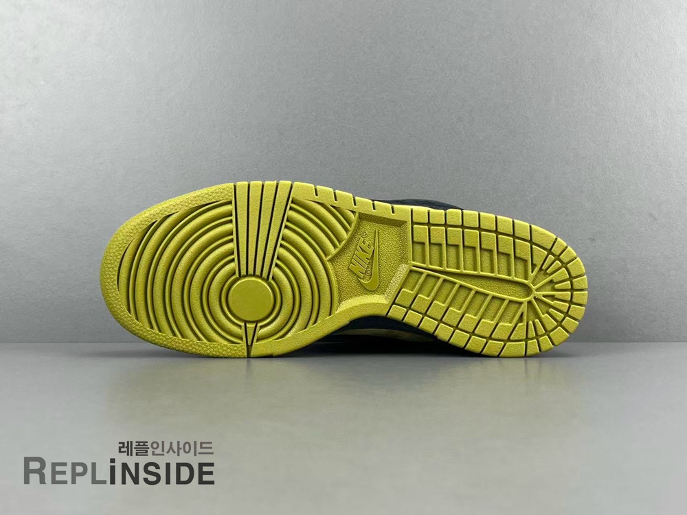 나이키 x 슈프림 SB 덩크 로우 캠퍼 그린 HQ8487-300, 레플리카스캇, 레플리카운동화, 덩크로우, 실사, 착샷, 남성스니커즈, 인기, 리셀, 구매, 리뷰