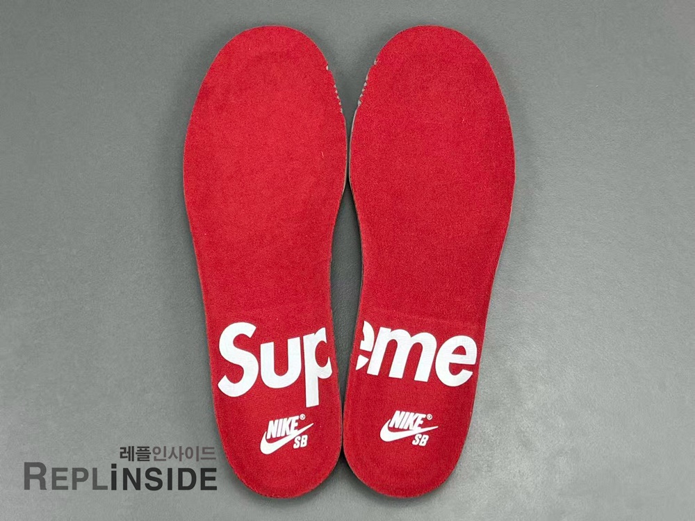 나이키 x 슈프림 SB 덩크 로우 잉크 HQ8487-500, 레플리카스니커즈, 레플리카신발, 덩크로우, 실사, 착샷, 남성스니커즈, 인기, 리셀, 구매, 리뷰