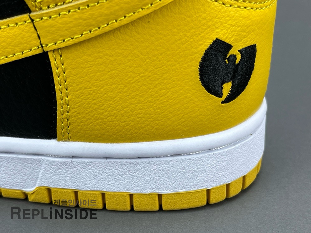 나이키 우탱 클랜 덩크 하이 블랙 앤 폴른 HJ4320-001, 레플리카스캇, 레플리카스니커즈, 레플리카운동화, 덩크, 남성스니커즈, 실사, 착샷, 인기스니커즈, 리셀, 구매, 리뷰