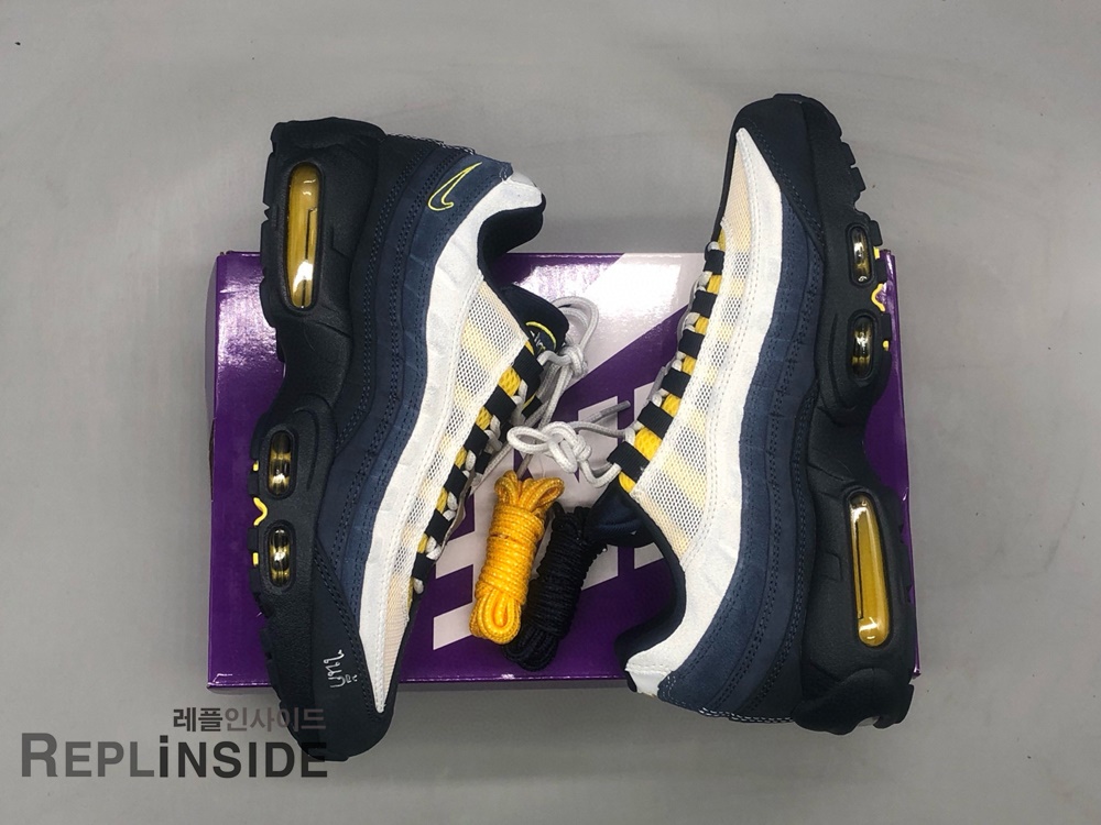 나이키 에어맥스 95 코스턴 혀 로고 디테일 | SB 협업 특유 디자인 #코스턴혀로고 #에어맥스95SB #레플스니커즈 #레플브랜드운동화