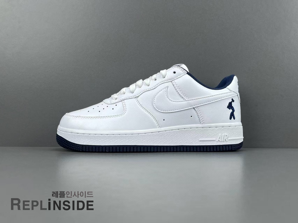 레플리카 명품 [NIKE] 나이키 x 릴 야티 에어포스 1 로우 화이트 앤 미드나잇 네이비 IB5720-100 남성용 - 앞면 실사