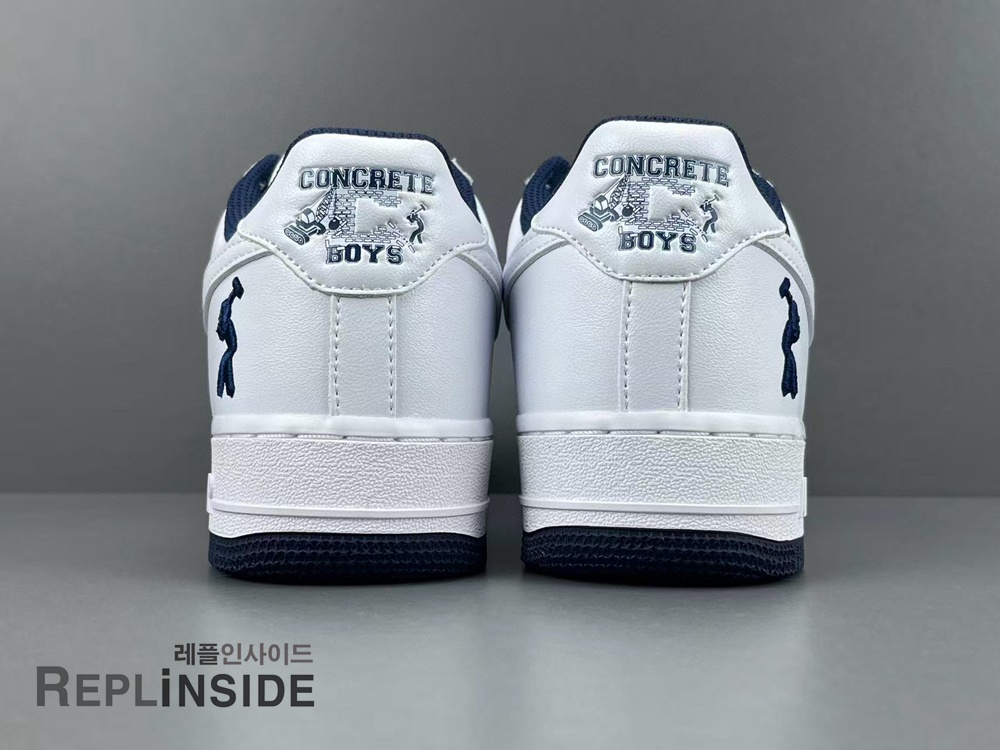 레플리카 명품 [NIKE] 나이키 x 릴 야티 에어포스 1 로우 화이트 앤 미드나잇 네이비 IB5720-100 남성용 - 뒷면 실사