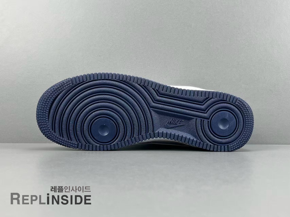 레플리카 명품 [NIKE] 나이키 x 릴 야티 에어포스 1 로우 화이트 앤 미드나잇 네이비 IB5720-100 남성용 - 박스 실사
