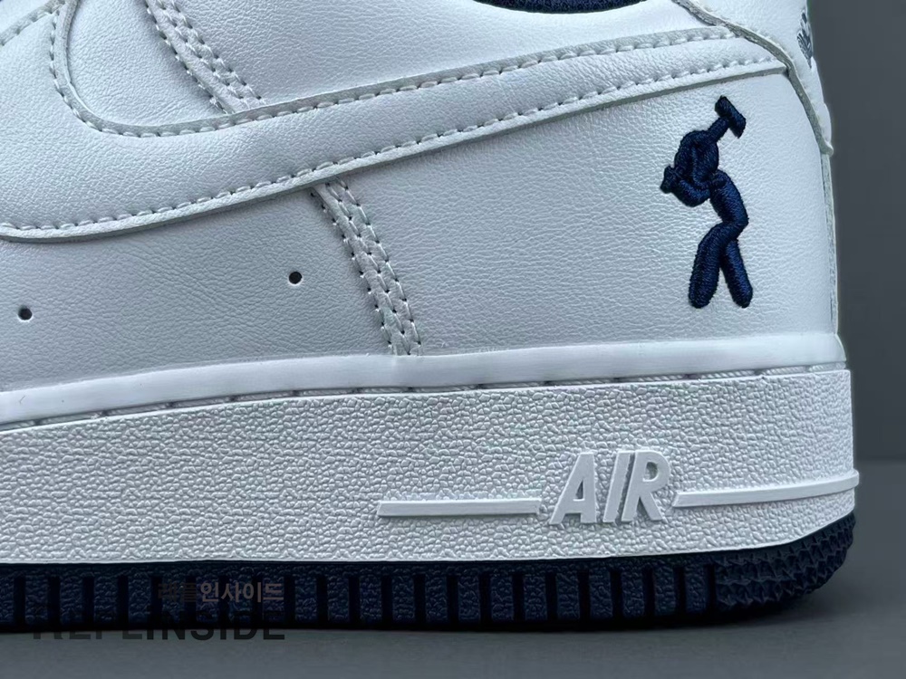 레플리카 명품 [NIKE] 나이키 x 릴 야티 에어포스 1 로우 화이트 앤 미드나잇 네이비 IB5720-100 남성용 - 포장 실사