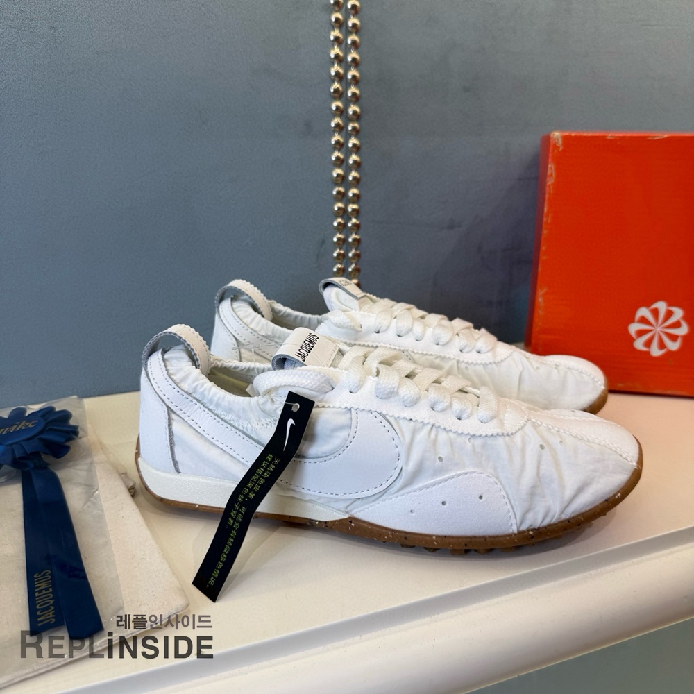 레플리카 명품 [NIKE] 나이키 x 자크뮈스 문 슈 SP 소프트 펄 세일 HV8547-002 남녀공용 - 앞면 실사