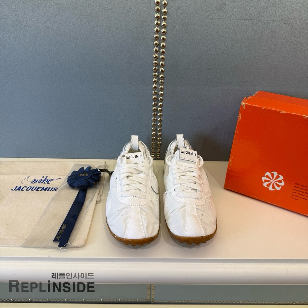 레플리카 명품 [NIKE] 나이키 x 자크뮈스 문 슈 SP 소프트 펄 세일 HV8547-002 남녀공용 - 뒷면 실사