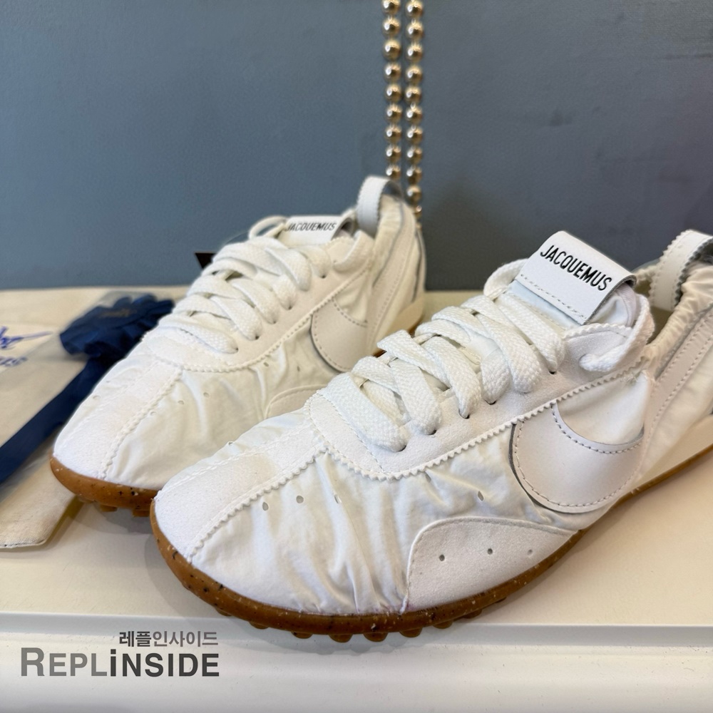 레플리카 명품 [NIKE] 나이키 x 자크뮈스 문 슈 SP 소프트 펄 세일 HV8547-002 남녀공용 - 로고 실사